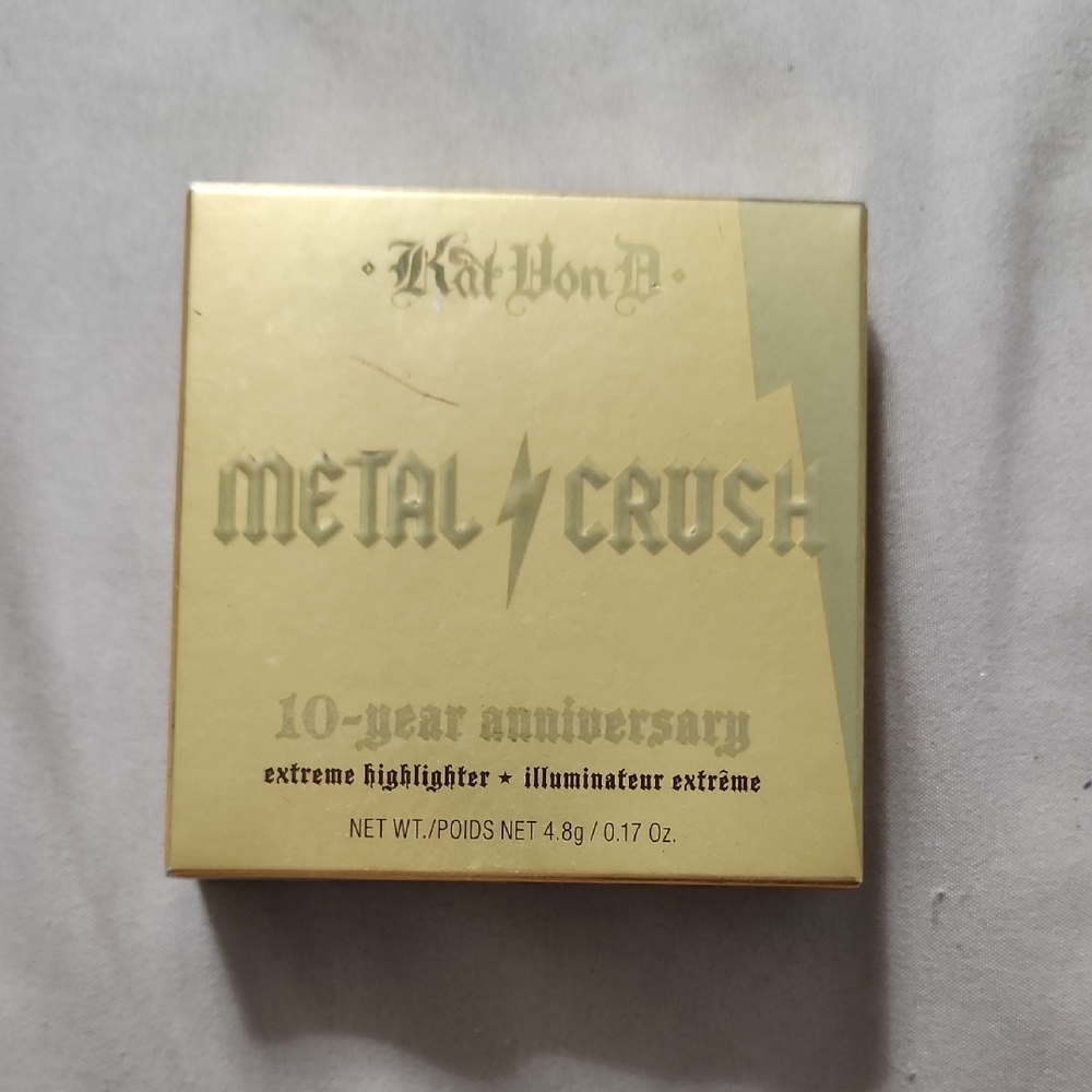 Kat Von D Gold Metal Crush Highlighter Gold Skool